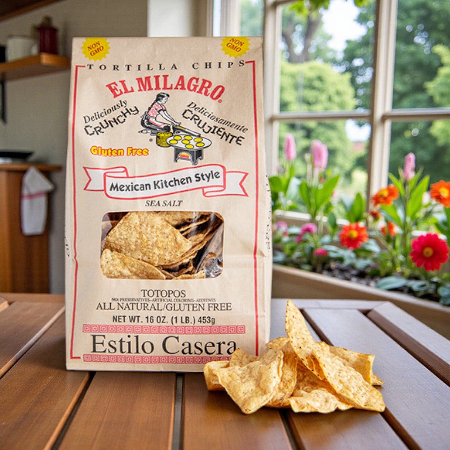 Combo: El Milagro Mexican Kitchen Style Tortilla Chips (16 oz) & Fresh Thyme Market Natural Mild Salsa (16 oz)