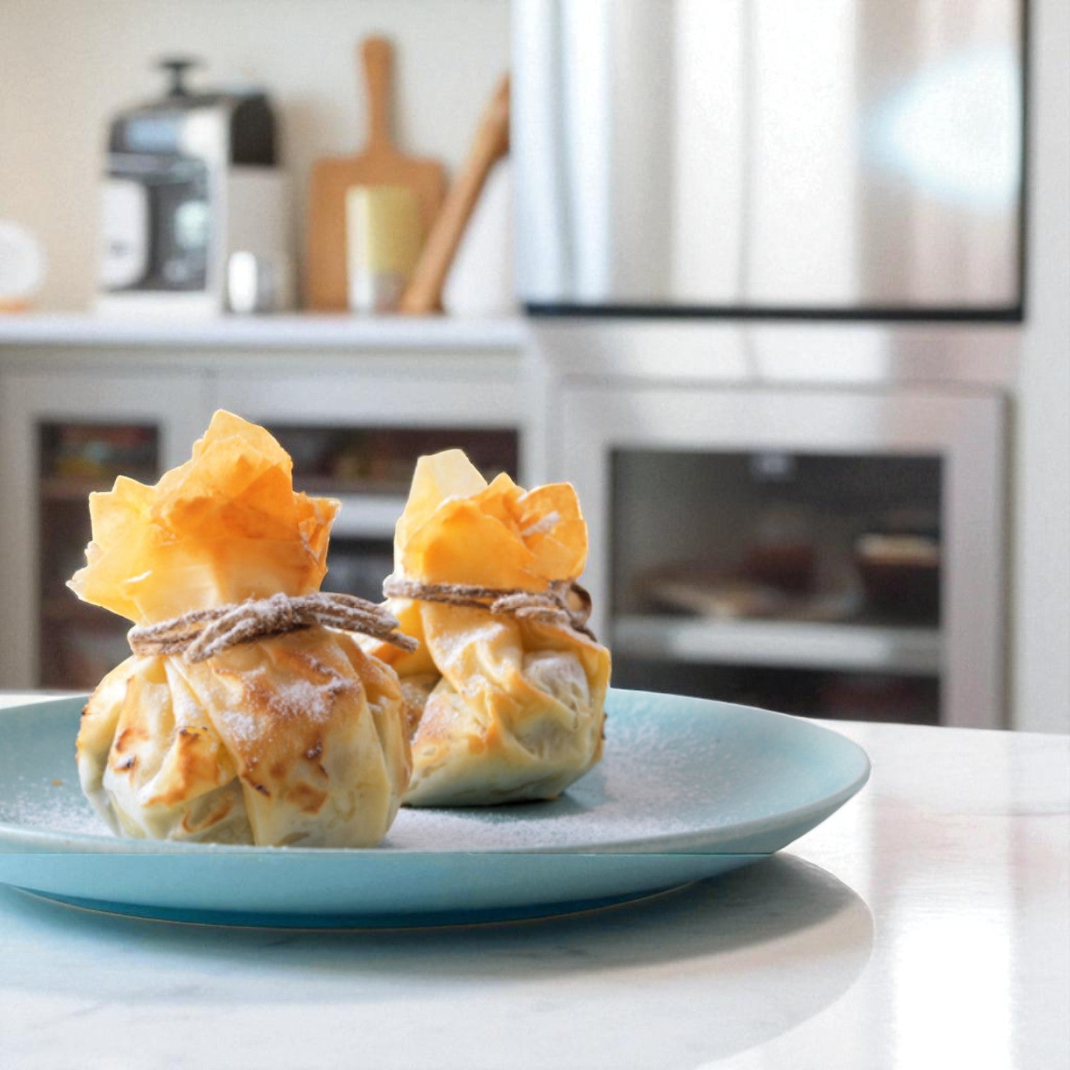 Van Lang Brie & Raspberry Phyllo Bites – 200 Count (4 Trays of 50, Frozen Appetizers)