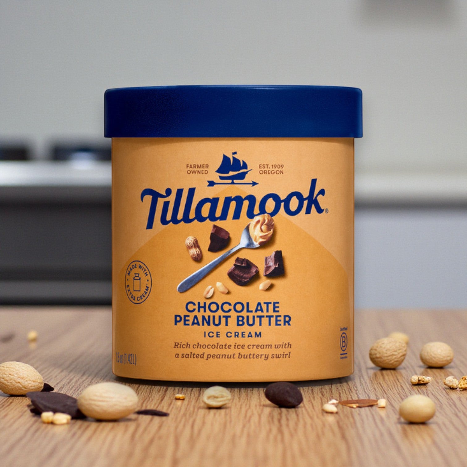 Tillamook Chocolate Peanut Butter Ice Cream – 48 fl oz