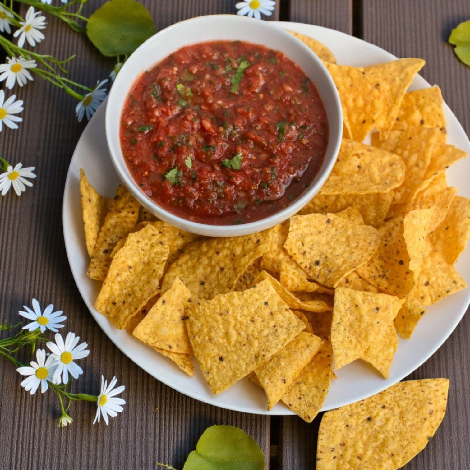 Combo: El Milagro Mexican Kitchen Style Tortilla Chips (16 oz) & Fresh Thyme Market Natural Mild Salsa (16 oz)