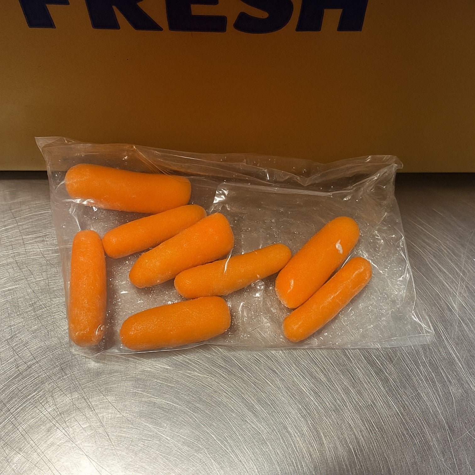 Combo Baby Cut Peeled Carrots & Sabra Classic Hummus Bulk Snack Pack (200 x 1.6 oz Carrots + 2 x 30 oz Hummus)
