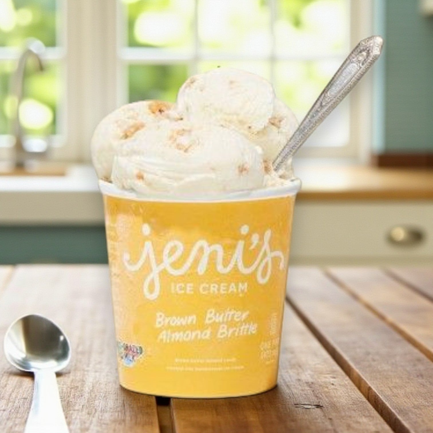 Jeni’s Brown Butter Almond Brittle Ice Cream – 1 Pint